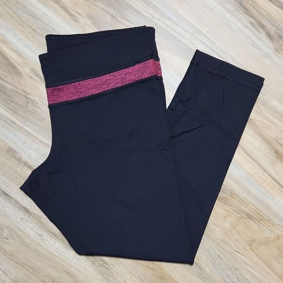🌞💜Kirkland Black Compression Capri Athletic Pants Medium - Picture 1 of 8